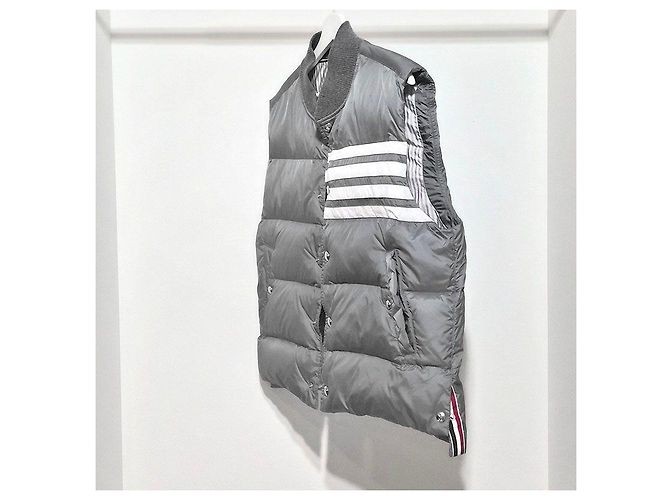 Thom Browne Colete acolchoado de nylon mate com enchimento de plumas Marrom - vista 2