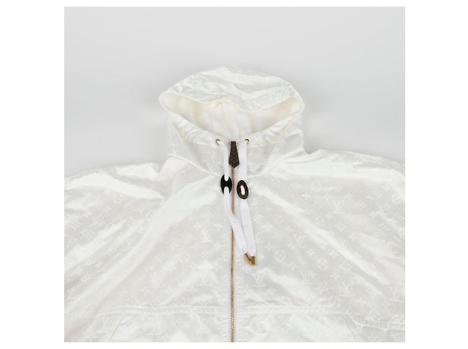 Louis Vuitton Kurze Parkajacke mit glänzendem Monogramm Größe Weiß - Ansicht 4