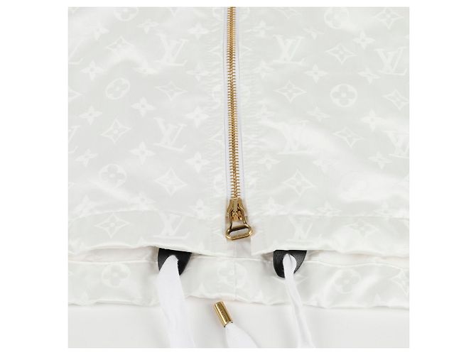 Louis Vuitton Kurze Parkajacke mit glänzendem Monogramm Größe Weiß - Ansicht 6