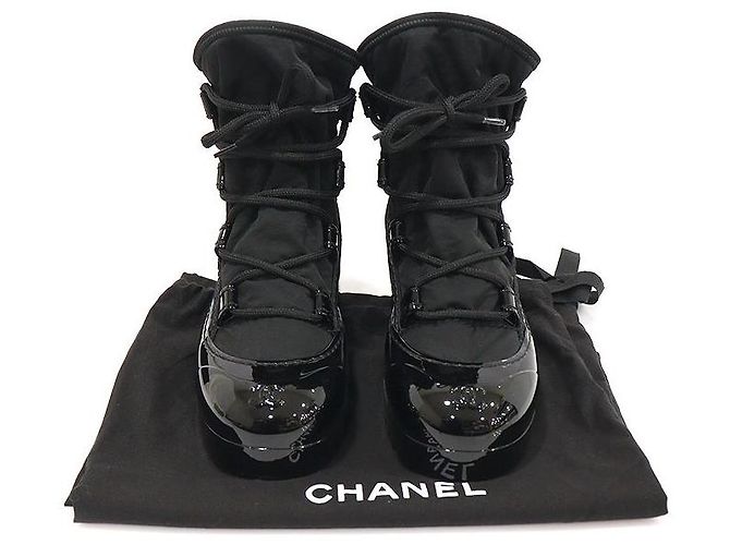 Chanel Stivali da neve con lacci da donna in nylon lucido nero con piattaforma - vista 2