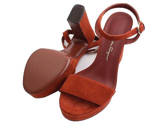 Salvatore Ferragamo Sandali in suede rosso mattone Bianco - vista 3