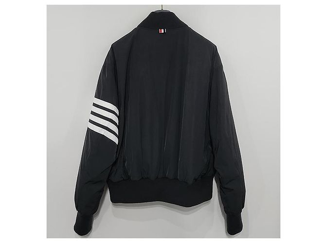 Thom Browne Chaqueta Bombardera Oversized de Plumas de Ganso con Rayas Carbón - vista 15
