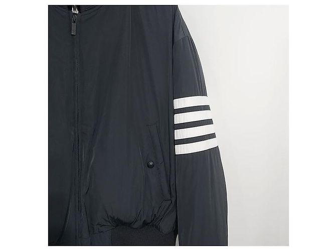 Thom Browne Chaqueta Bombardera Oversized de Plumas de Ganso con Rayas Carbón - vista 5