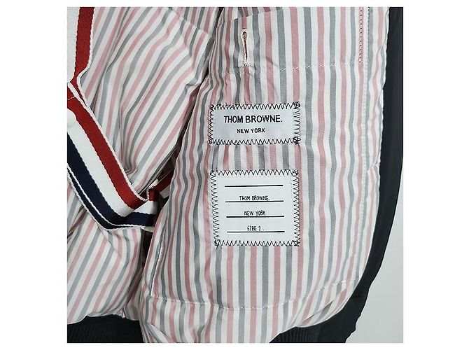 Thom Browne Chaqueta Bombardera Oversized de Plumas de Ganso con Rayas Carbón - vista 8
