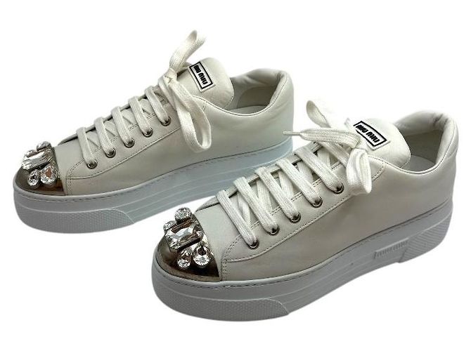 Miu Miu Sneaker mit Kristallzehenkappe in Weiß - Ansicht 4