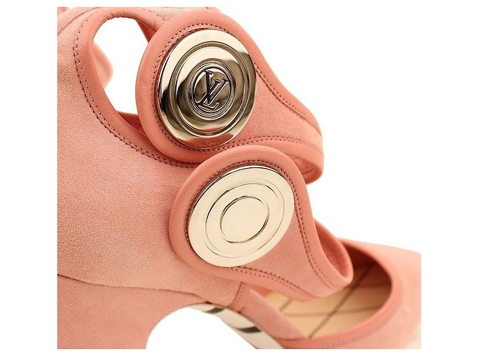 Louis Vuitton Sandali con cinturino alla caviglia in suede rosa e logo LV in argento - vista 6
