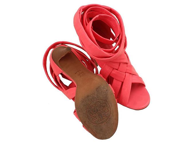 Tory Burch Sandali con tacco e cinturino in pelle rosa acceso - vista 4