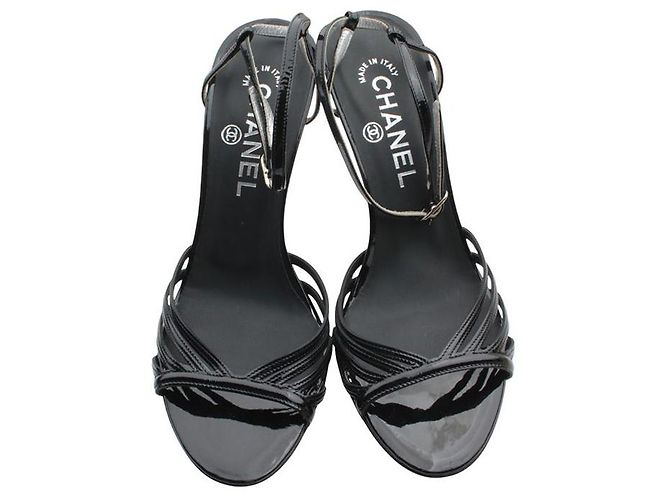 Chanel Schwarze Lackleder-Riemchensandale - Ansicht 2
