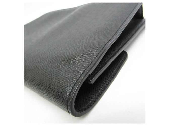 Pochette Veraiya en Taiga de Louis Vuitton Gris - vue 7