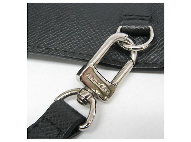 Pochette Veraiya en Taiga de Louis Vuitton Gris - vue 9