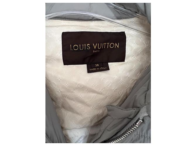 Hermosa chaqueta de invierno estilo doudoune de lujo Louis Vuitton original Caqui - vista 3