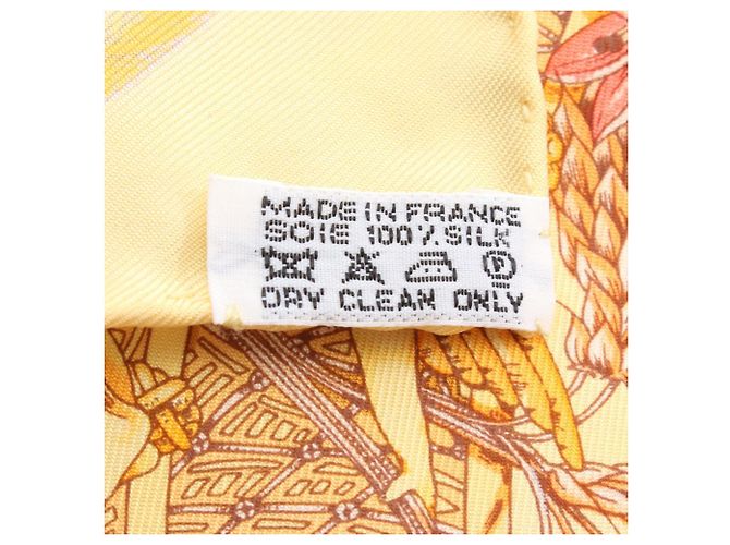 Hermès Petit Carré 45 AMOURS Seidenschal Mehrfarben Gelb - Ansicht 3