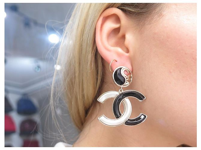 NEUE CHANEL LOGO CC & CHA NEL METALL-OHRRINGE Golden - Ansicht 10