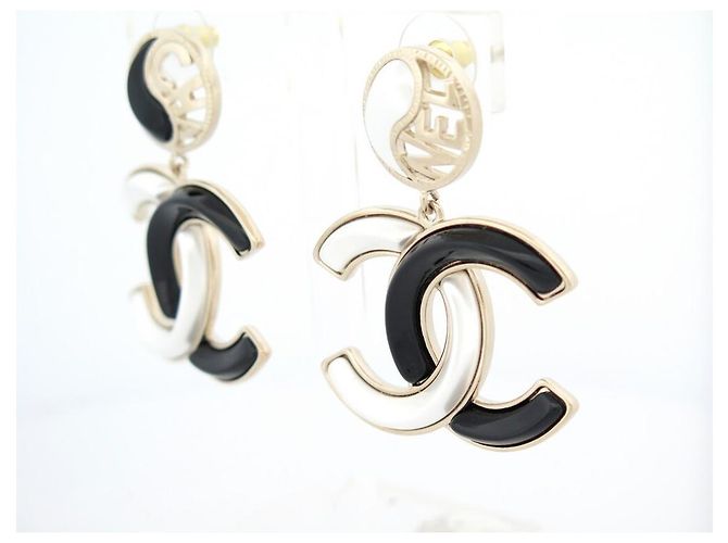 NEUE CHANEL LOGO CC & CHA NEL METALL-OHRRINGE Golden - Ansicht 2