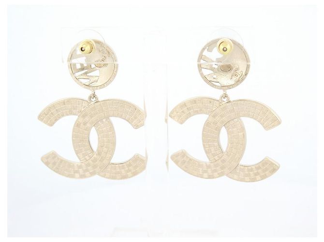 NEUE CHANEL LOGO CC & CHA NEL METALL-OHRRINGE Golden - Ansicht 4
