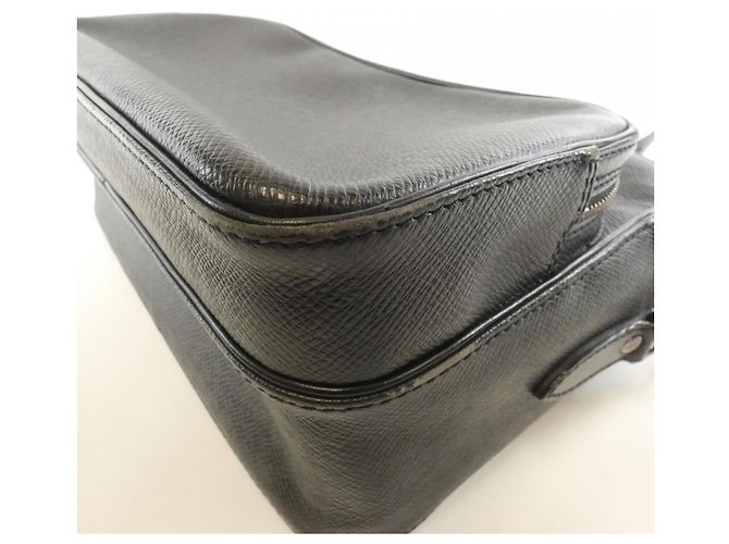 Borsa a Spalla Taiga Nile di Louis Vuitton Grigio - vista 3