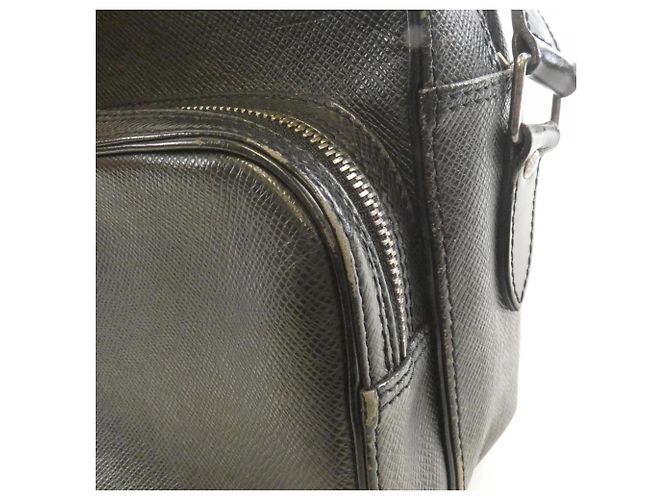 Borsa a Spalla Taiga Nile di Louis Vuitton Grigio - vista 4