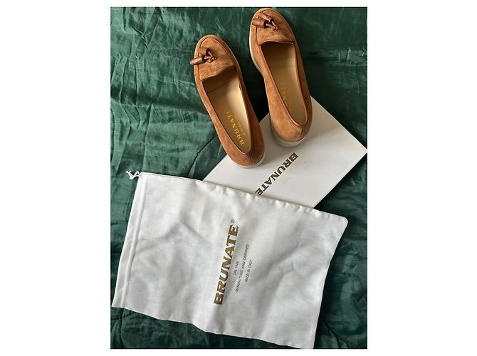 Autre Marque Mocassini Brunate in suede marrone con dettagli a pompon - vista 2
