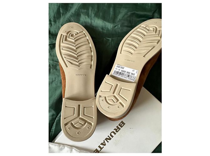 Autre Marque Mocassini Brunate in suede marrone con dettagli a pompon - vista 4