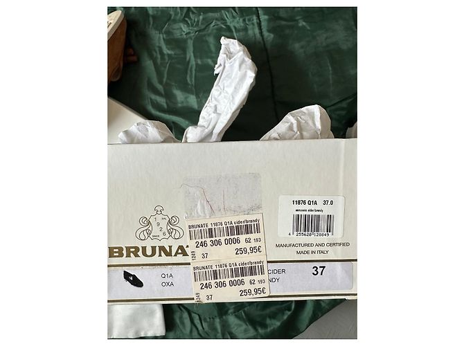 Autre Marque Mocassini Brunate in suede marrone con dettagli a pompon - vista 5