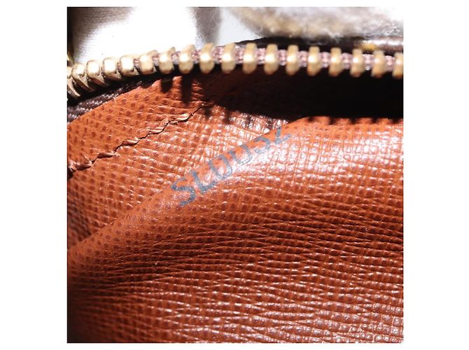 Louis Vuitton Pochette Marly Bandouliere Monogram Canvas Castaño - vista 7
