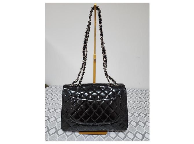 Chanel Schwarze Gepolsterte Lackleder Maxi Klassische Einzelflap-Tasche - Ansicht 2