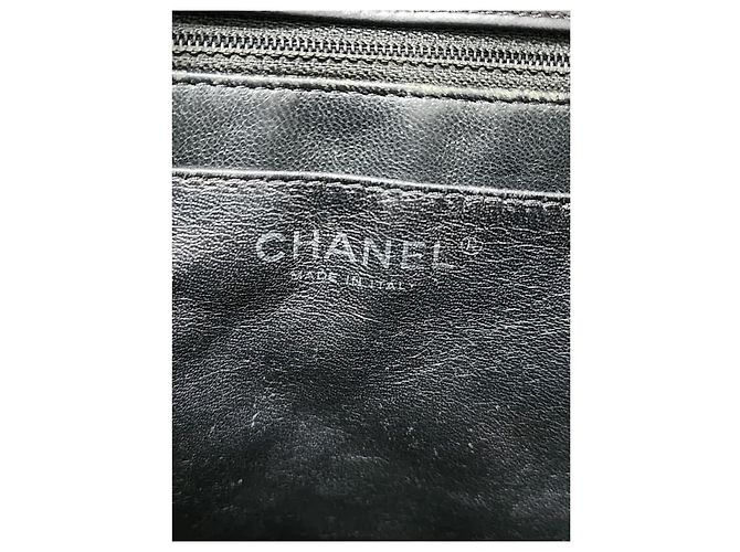Chanel Schwarze Gepolsterte Lackleder Maxi Klassische Einzelflap-Tasche - Ansicht 8