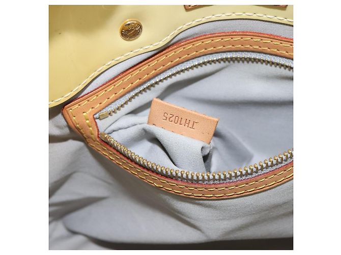Borsa Reade Monogram Vernis PM di Louis Vuitton Giallo - vista 7