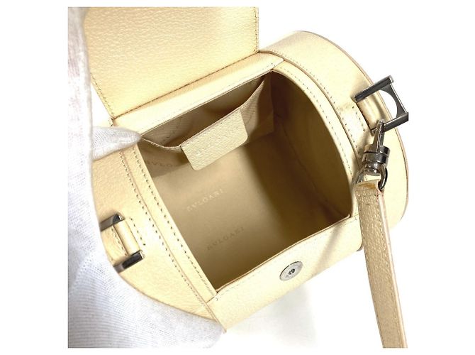 Bulgari Borsa a spalla a forma di tamburo con pattina logo BVLGARI B-ZERO1 Bianco - vista 12