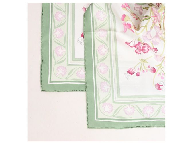 Fazzoletto Hermès Carré 90 "OEillets sauvages e altri Caryophyllees" in seta verde - vista 2