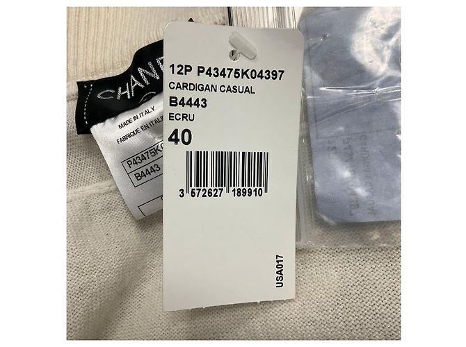 Cardigan de cashmere ecru com zíper da Chanel com bordado de cabeça de leão e logo CC Bege - vista 5