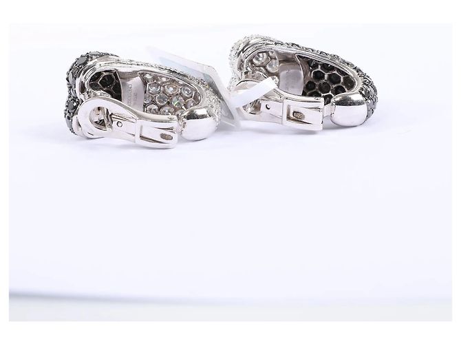 Orecchini De Grisogono Heart in diamanti bianchi e neri in oro bianco - vista 11