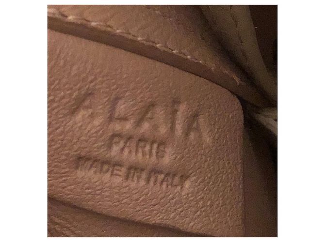 Alaïa Borsa Secchiello Alaia in Pelle Perforata Camel e Bianca Cammello - vista 12