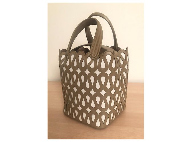 Alaïa Borsa Secchiello Alaia in Pelle Perforata Camel e Bianca Cammello - vista 6