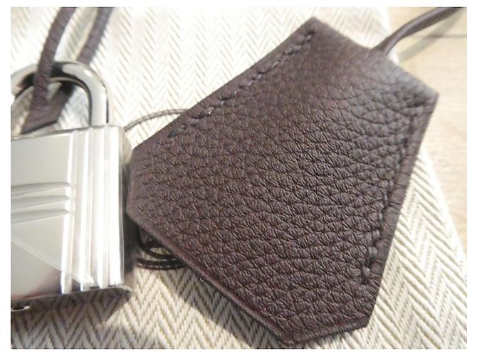 lucchetto autentico Hermès con la sua campanella e tirante per borsa Hermès a tracolla alta ch Cioccolato Silver hardware - vista 2