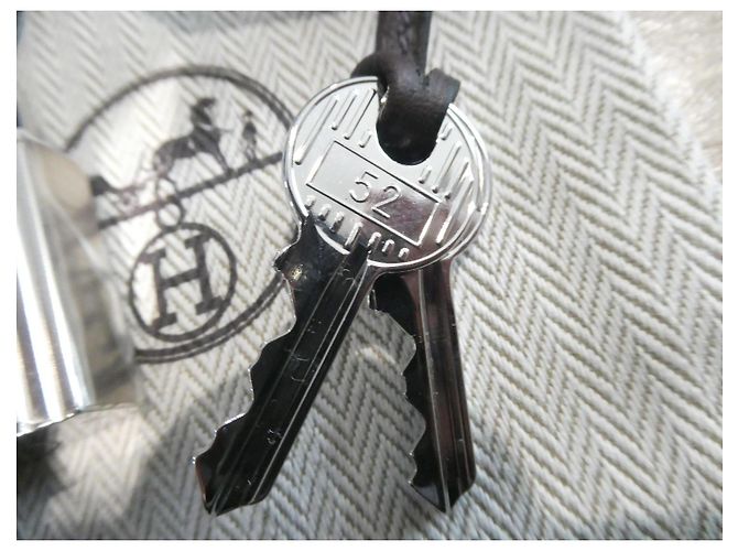 lucchetto autentico Hermès con la sua campanella e tirante per borsa Hermès a tracolla alta ch Cioccolato Silver hardware - vista 4
