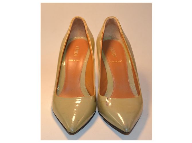 Fendi Pumps aus Lackleder beige Größe 36 - Ansicht 2