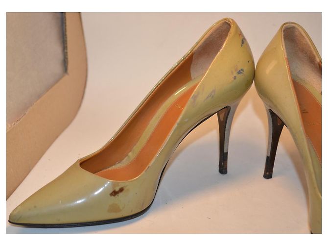 Fendi Pumps aus Lackleder beige Größe 36 - Ansicht 3