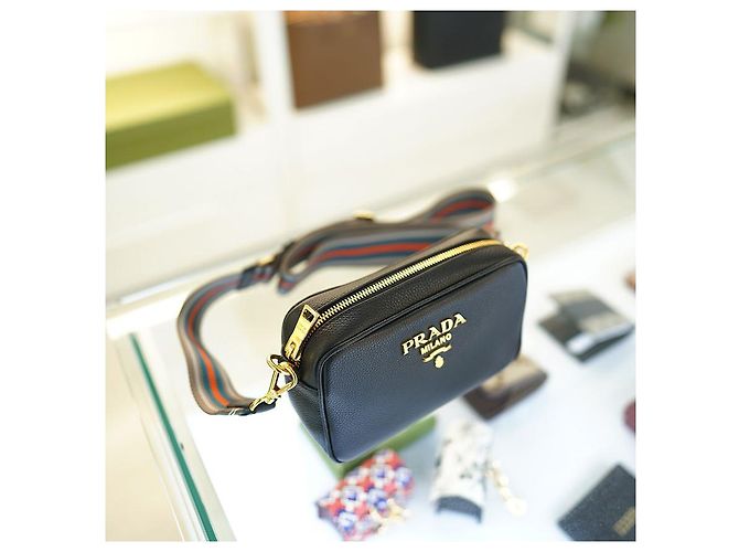 Vitello Prada Borsa a tracolla per fotocamera in pelle nera per donne Nero - vista 2