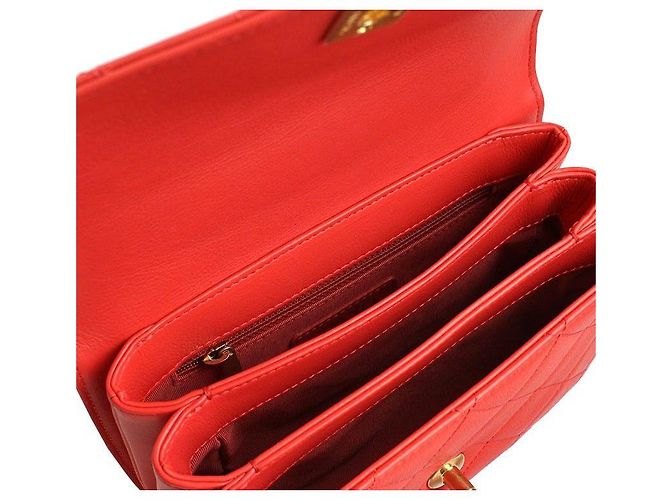 Chanel Serie di borse tote e a tracolla in oro opaco e rosso corallo - vista 5