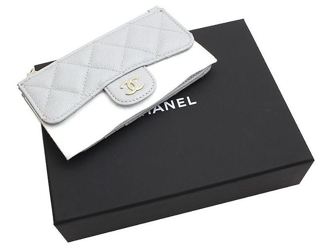 Chanel Kartenhalter aus weichem, hellgrauem Kaviar mit klassischem silberfarbenem Reißverschluss Braun - Ansicht 5