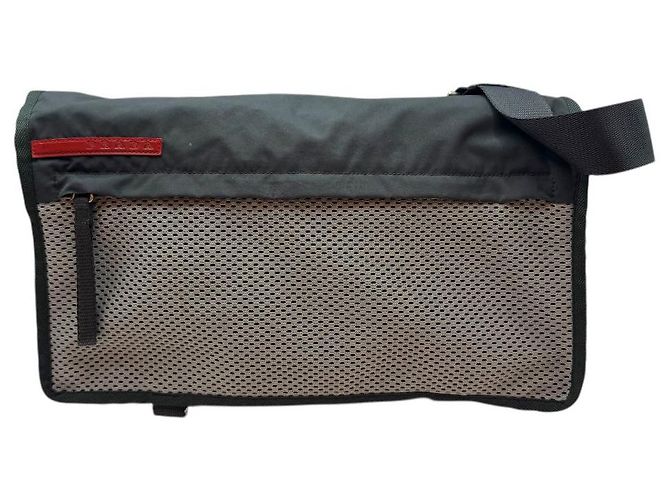 Prada Borsa a tracolla in nylon mesh sportivo con tasca Nero - vista 2
