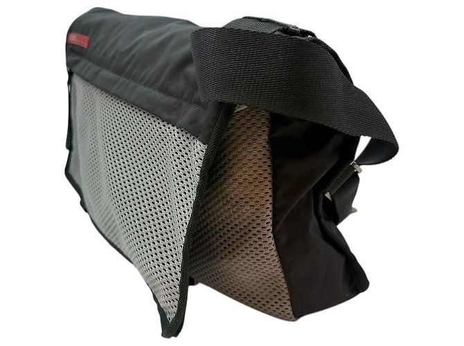 Prada Borsa a tracolla in nylon mesh sportivo con tasca Nero - vista 4
