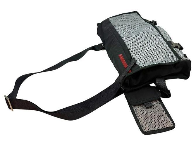 Prada Borsa a tracolla in nylon mesh sportivo con tasca Nero - vista 6