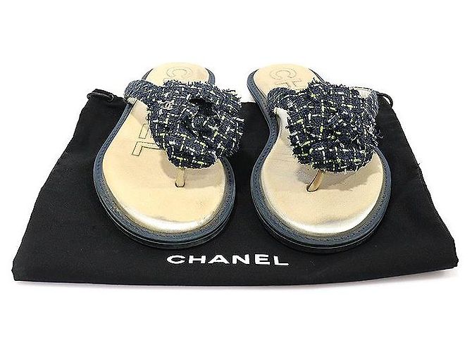 Chanel Sandali Flip Flop Camelia CC in Tweed Blu Navy - vista 2