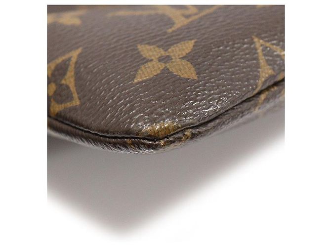 Louis Vuitton Clutch da viaggio MM in tela monogramma Marrone - vista 5