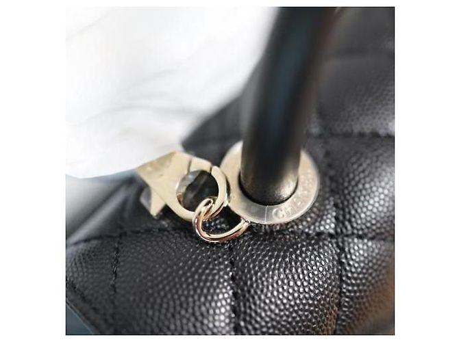 Chanel Borsa tote flap piccola in caviale nero Coco Handle con chip interno - vista 5