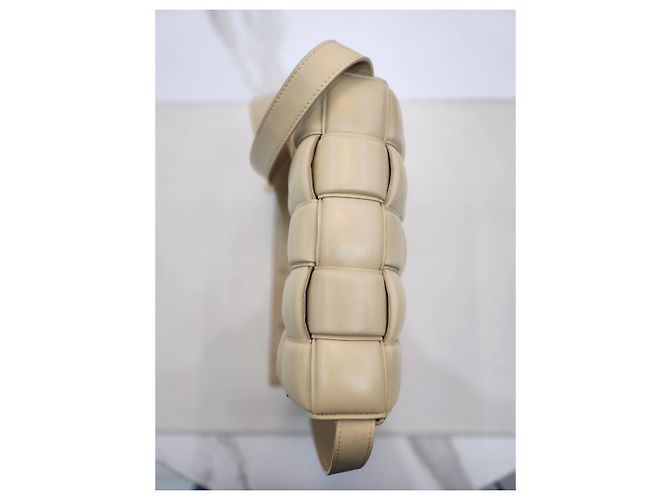 Cassette Bottega Veneta Bolsa transversal acolchoada de aveia Marrom - vista 11