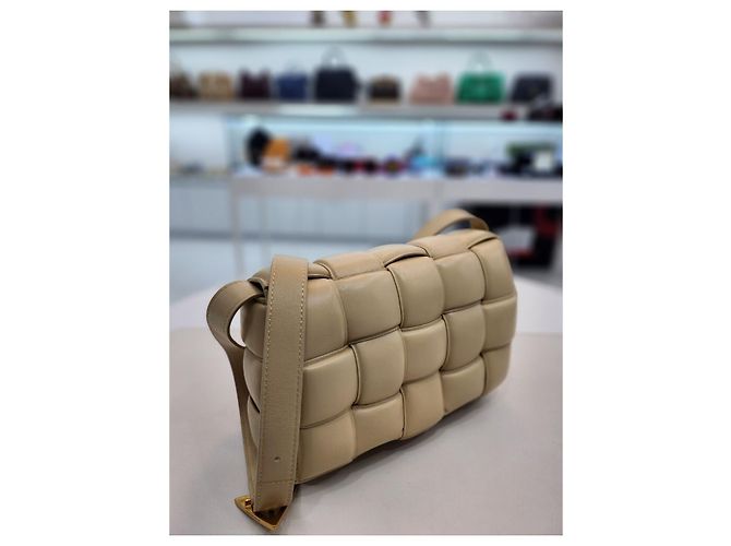 Cassette Bottega Veneta Bolsa transversal acolchoada de aveia Marrom - vista 12