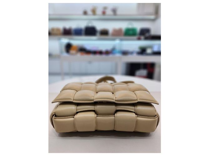 Cassette Bottega Veneta Bolsa transversal acolchoada de aveia Marrom - vista 15